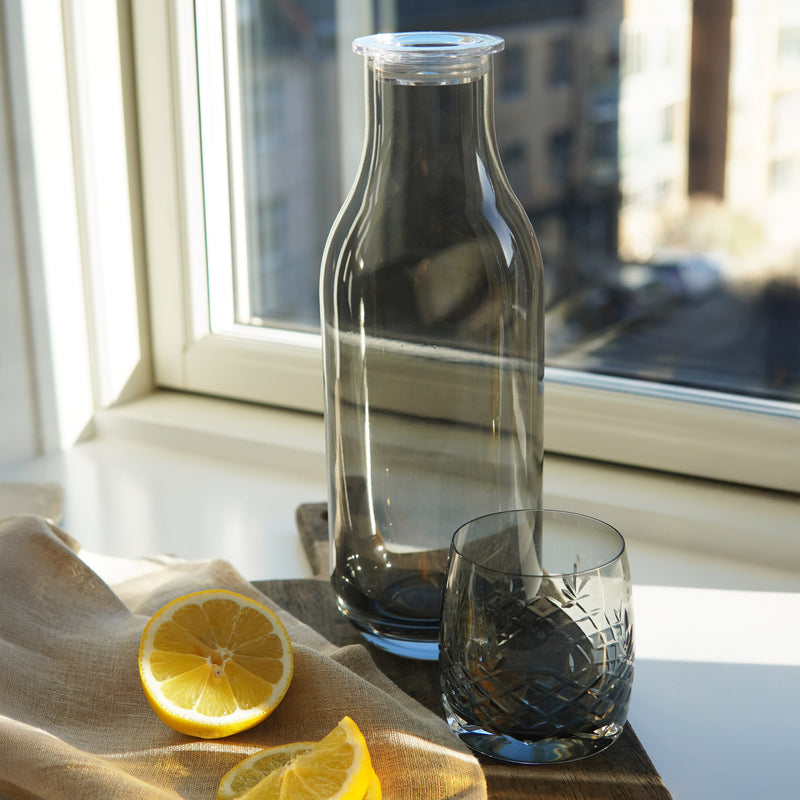 New York Bottle + Water // Dark