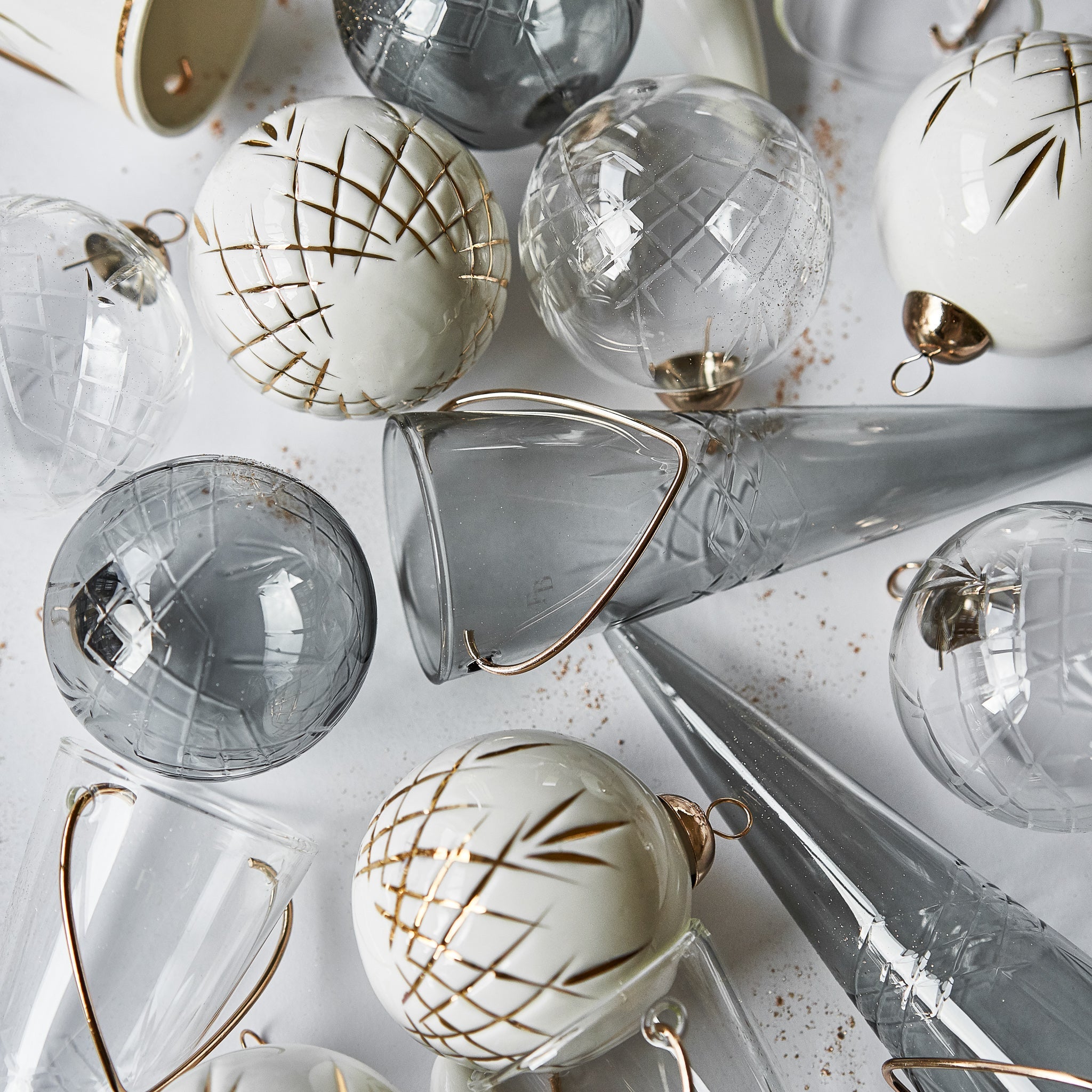 Crispy Glass Cone Dark // Smoked - 1 pcs